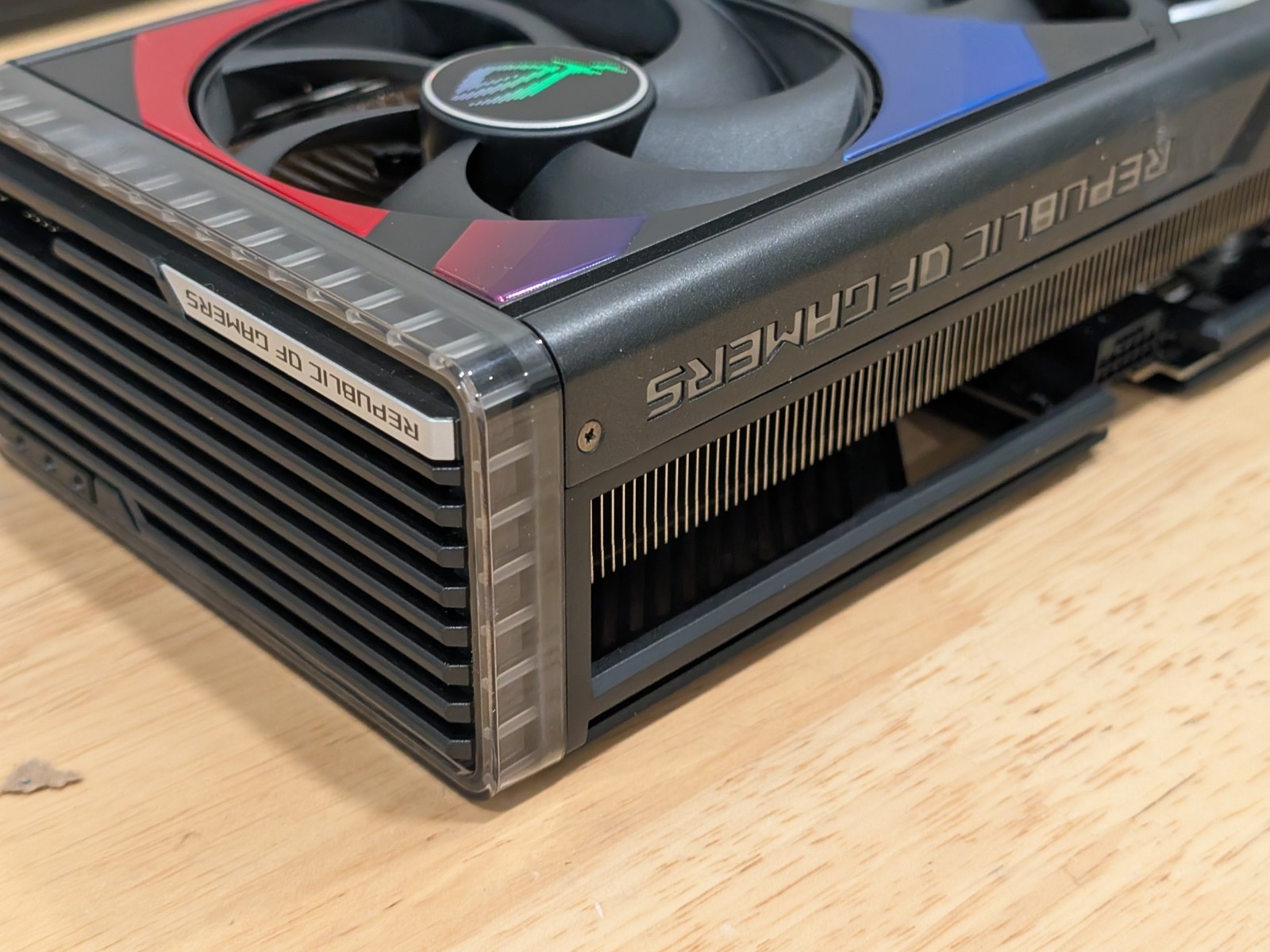عرض BH: بطاقة الرسومات ASUS RO - مراجعة Rtx 4090 24Gb Graphics Card وسعره
